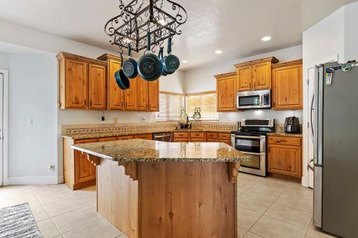 4 Bedroom/ 4 Bathroom Home In Draper – photo 1