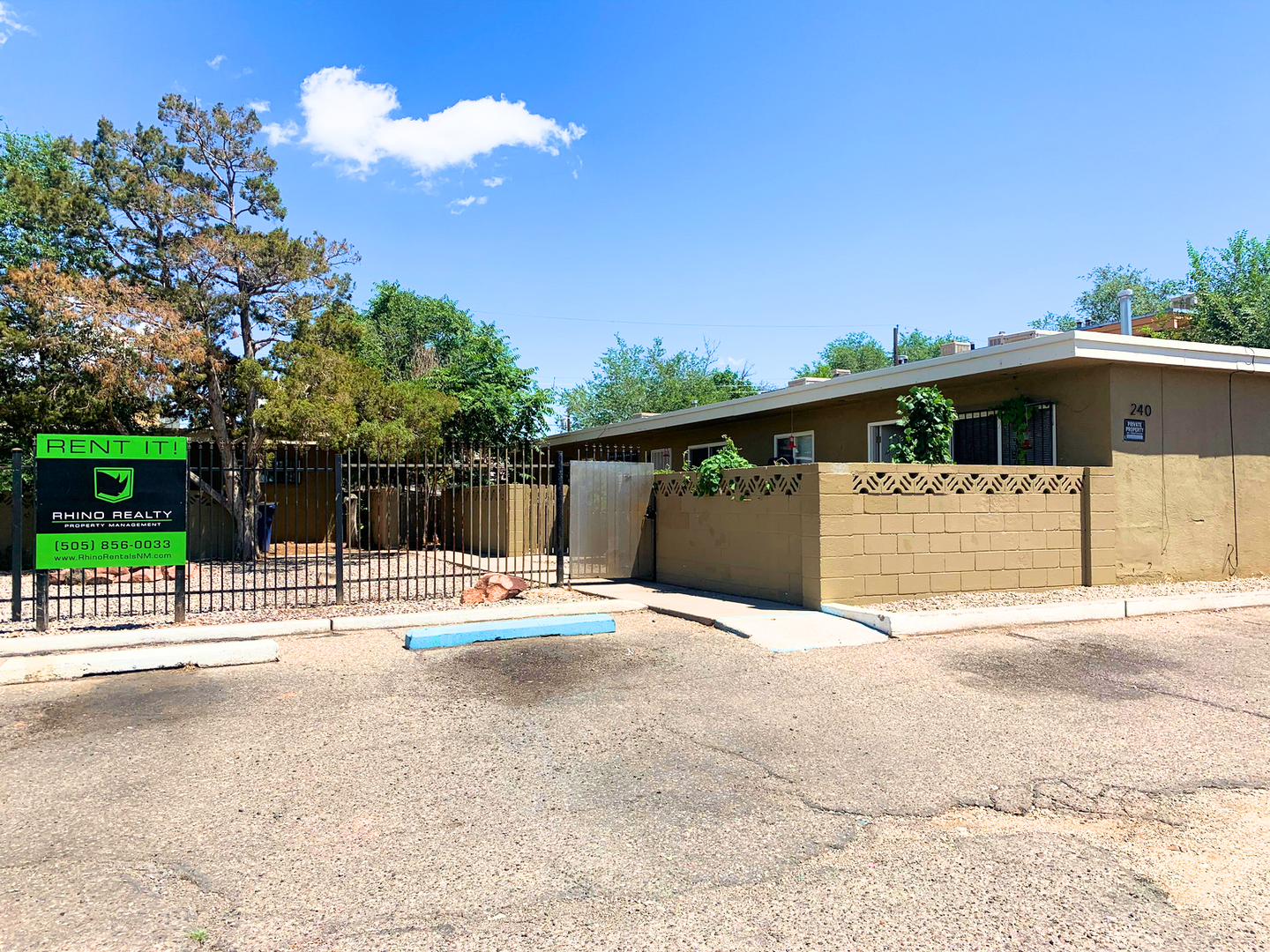 Albuquerque Apartment: 240 Charleston St NE