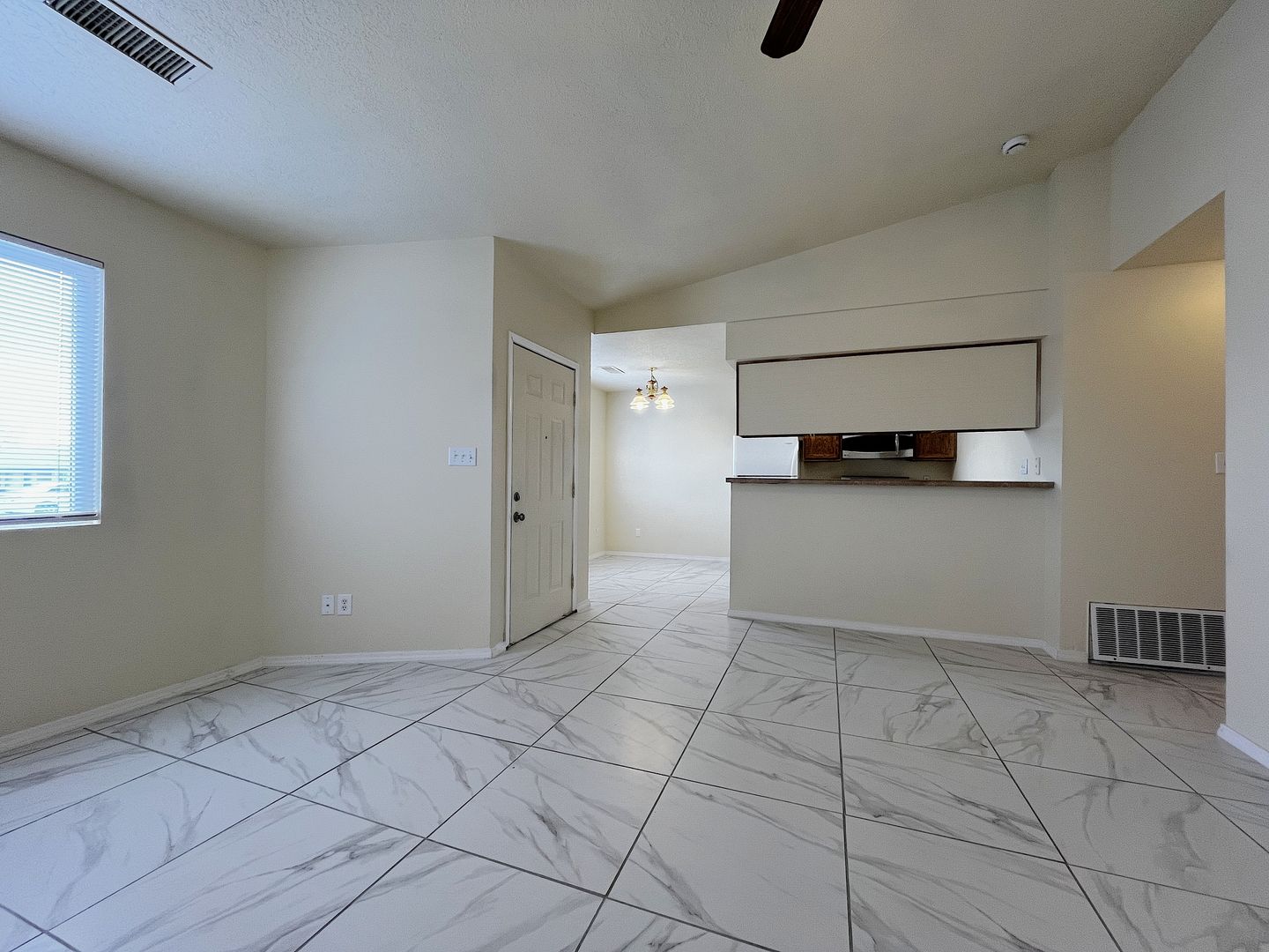 Rio Rancho Apartment: 611 Vancouver RD SE