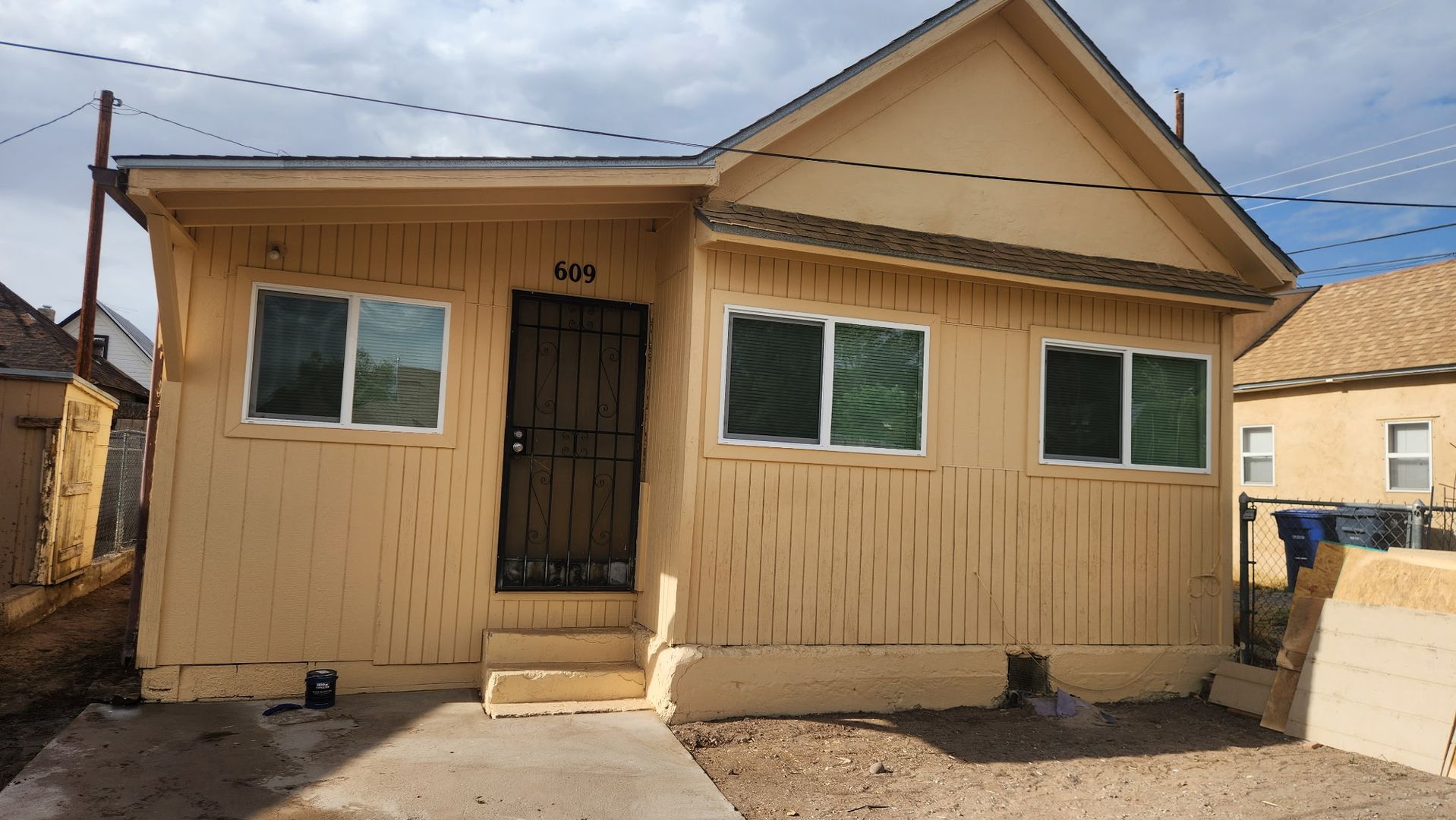 Albuquerque House: 609 Pacific Ave SE