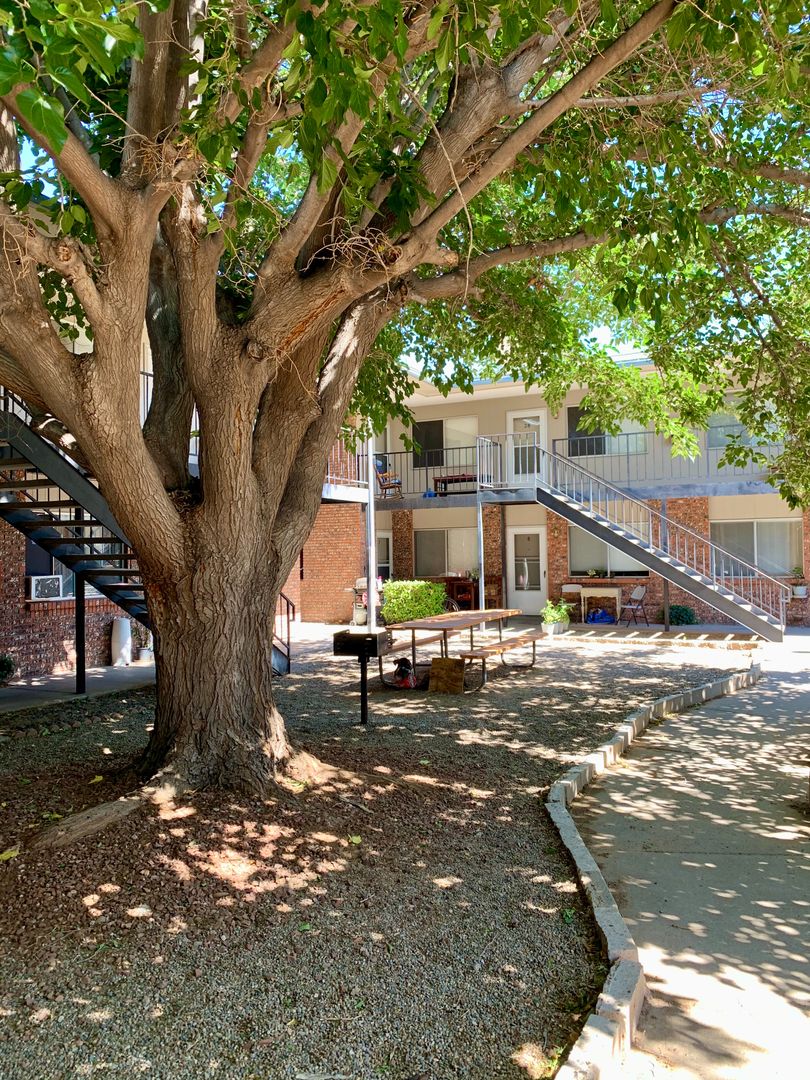 Albuquerque Apartment: 6001 Montano RD NW