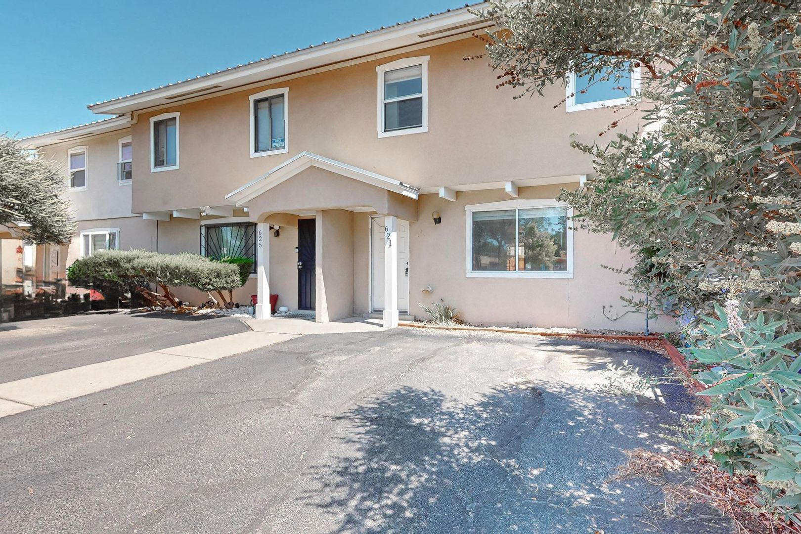 Albuquerque House: 621 Grecian LN NW