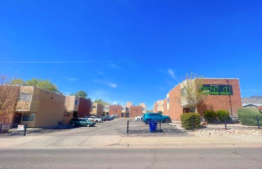 Welcome To The Lomas Townhouse Apartments! 2 Bedroom, 1.5 Bath In The NE! – photo 1
