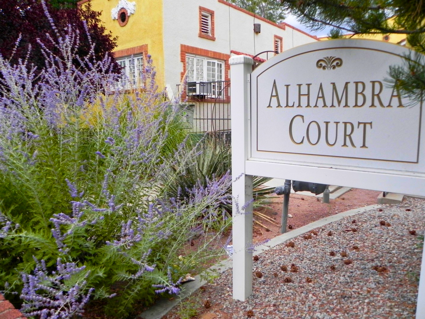 Albuquerque Apartment: 208 High St NE