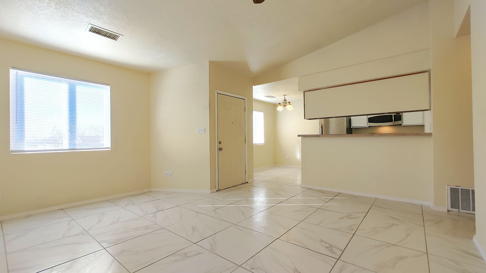 Rio Rancho Apartment: 611 Vancouver RD SE