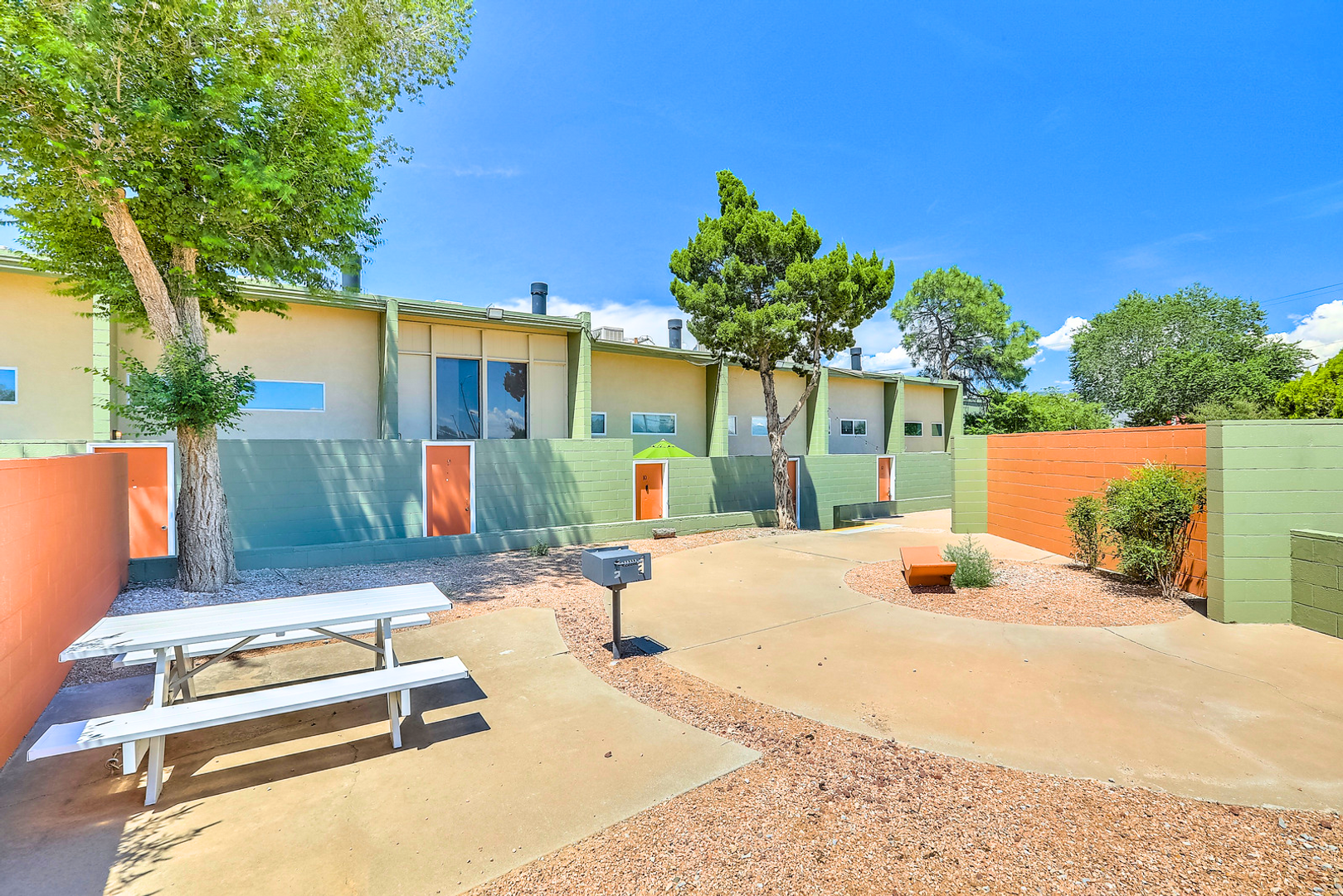 Albuquerque Apartment: 4849 Gibson Blvd SE