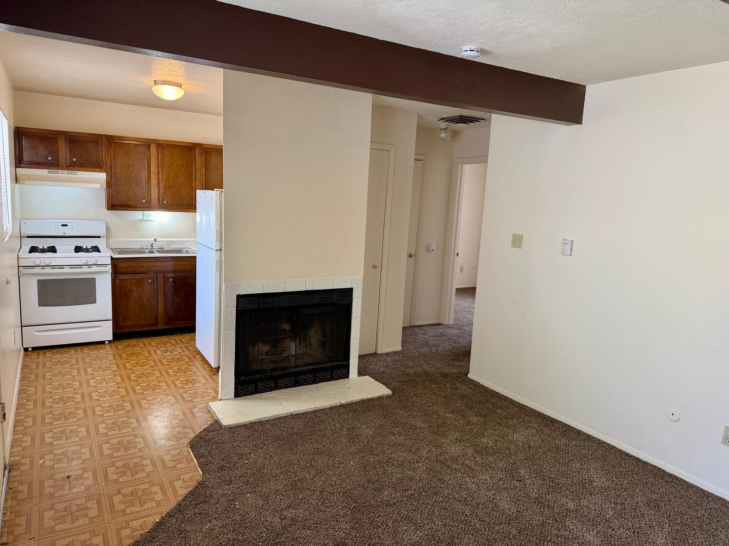 Albuquerque Apartment: 216 General Marshall St NE