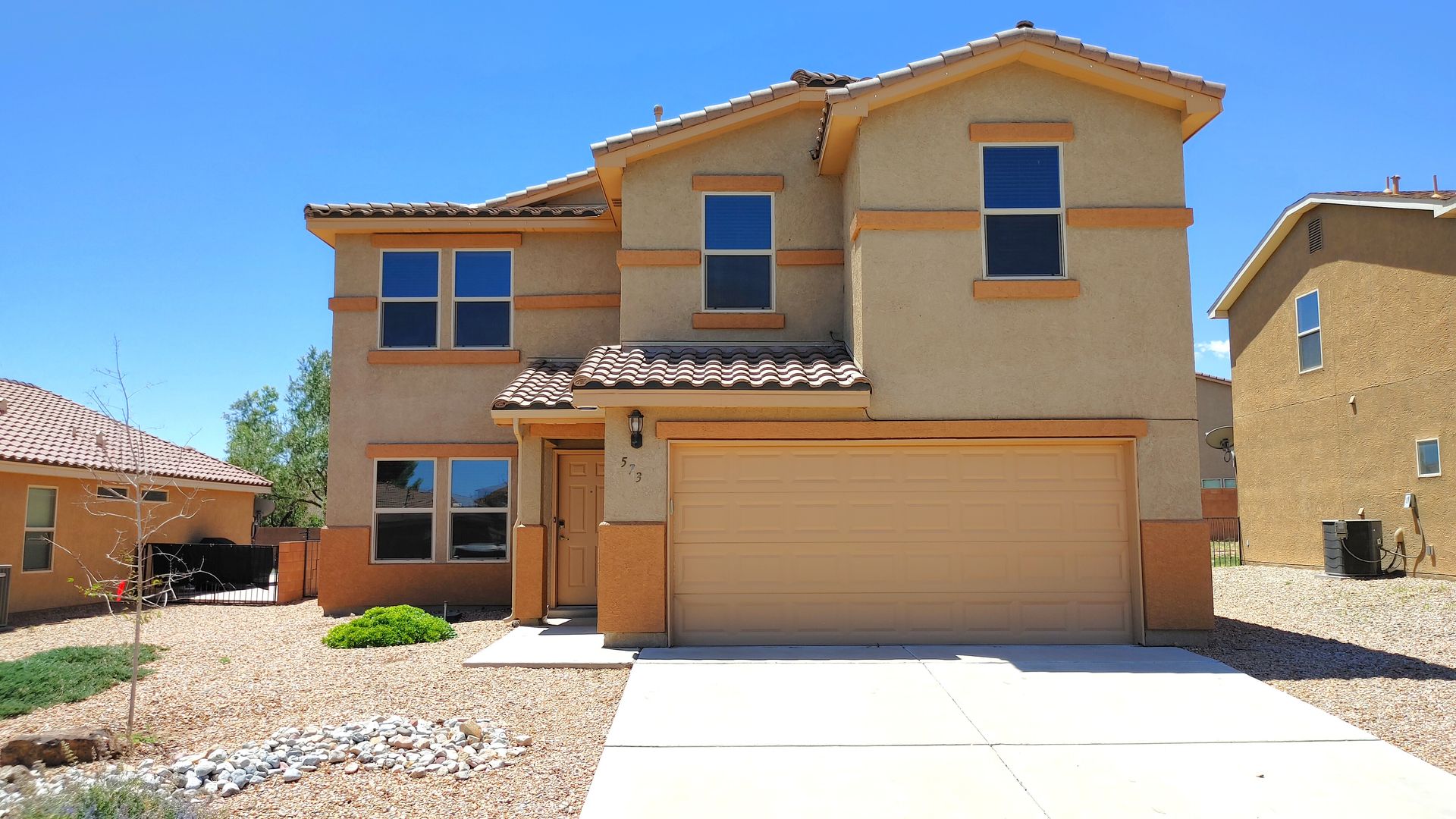 Los Lunas House: 573 Creekside Ave SW