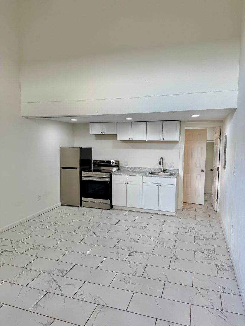 Albuquerque Apartment: 4849 Gibson Blvd SE