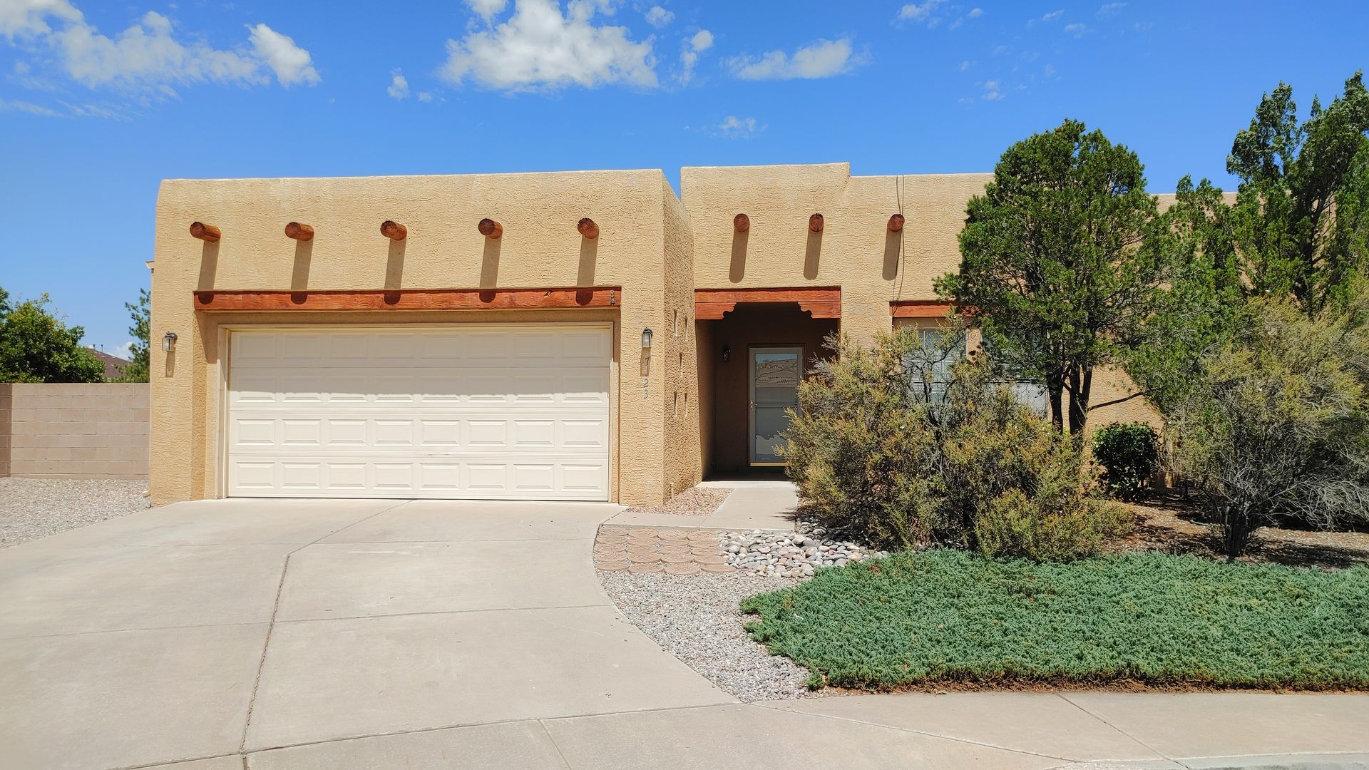 Albuquerque House: 7123 Luz de la Luna PL NW