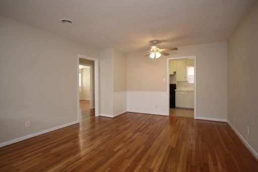 Two bedroom located in Quiet, Residential Neighborhood Near Braes Bayou! – photo 1