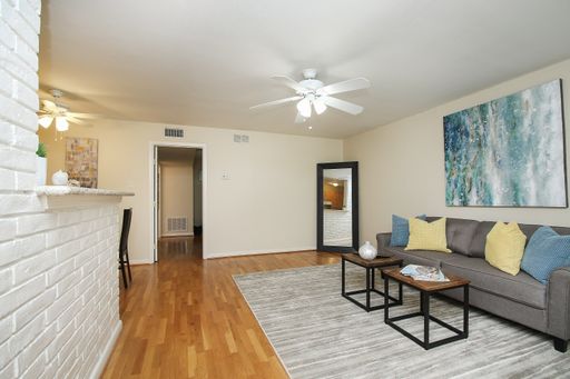 1 Bedroom Rental – 2212 Morse St. #4, Houston, TX 77019