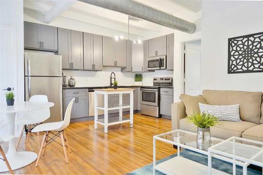 Gorgeously Renovated One Bedroom in Houston's Westmoreland Historical District – photo 1