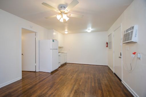 One Bedroom in the Heart of Montrose – photo 1