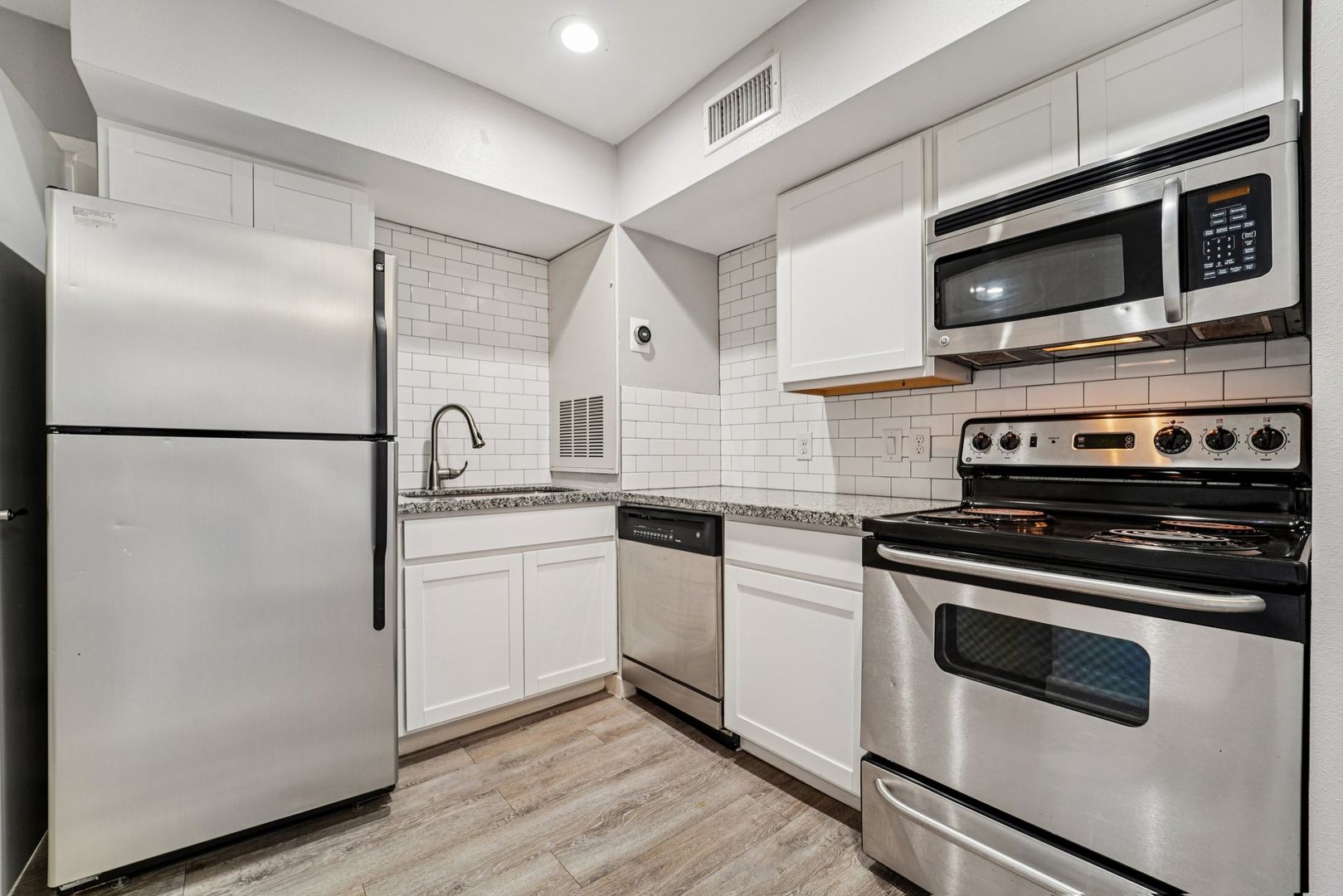 Houston Apartment: 2810 Beauchamp