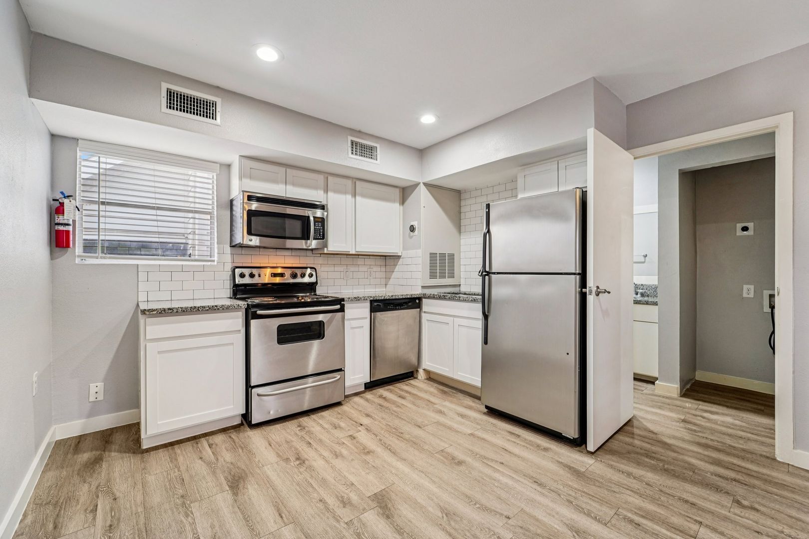Houston Apartment: 2810 Beauchamp