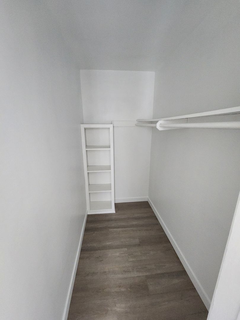 Los Angeles Apartment: 3458 Centinela Avenue
