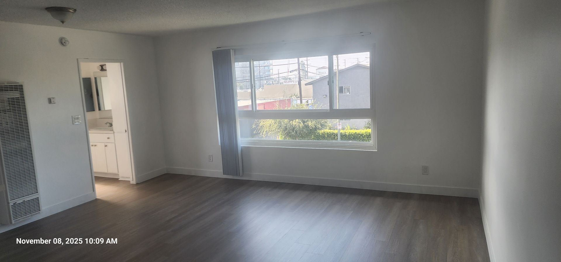 Los Angeles Apartment: 3770 Vinton Avenue