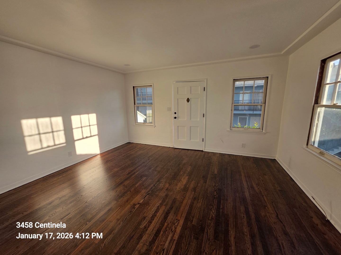 Los Angeles Apartment: 3458 Centinela Avenue
