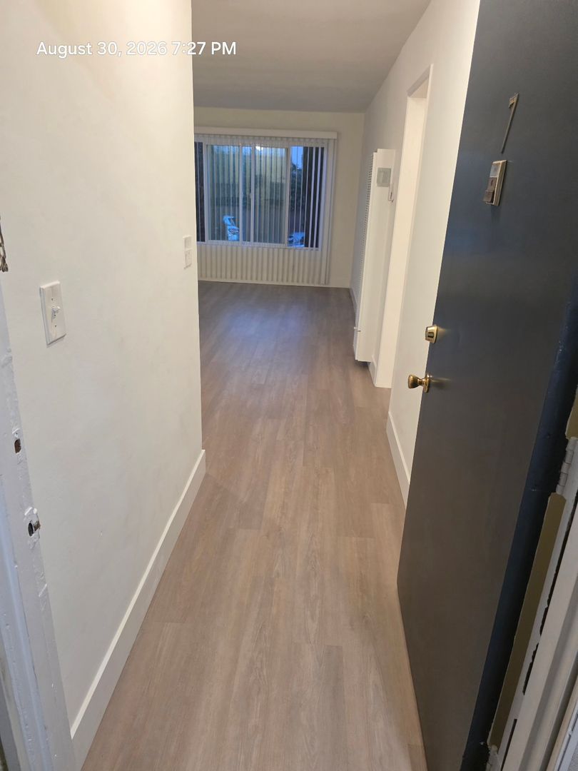 Venice Apartment: 840 Venice Boulevard