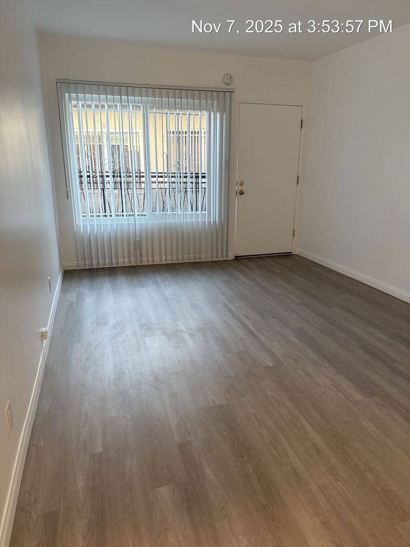 Los Angeles Apartment: 3321 Canfield Avenue