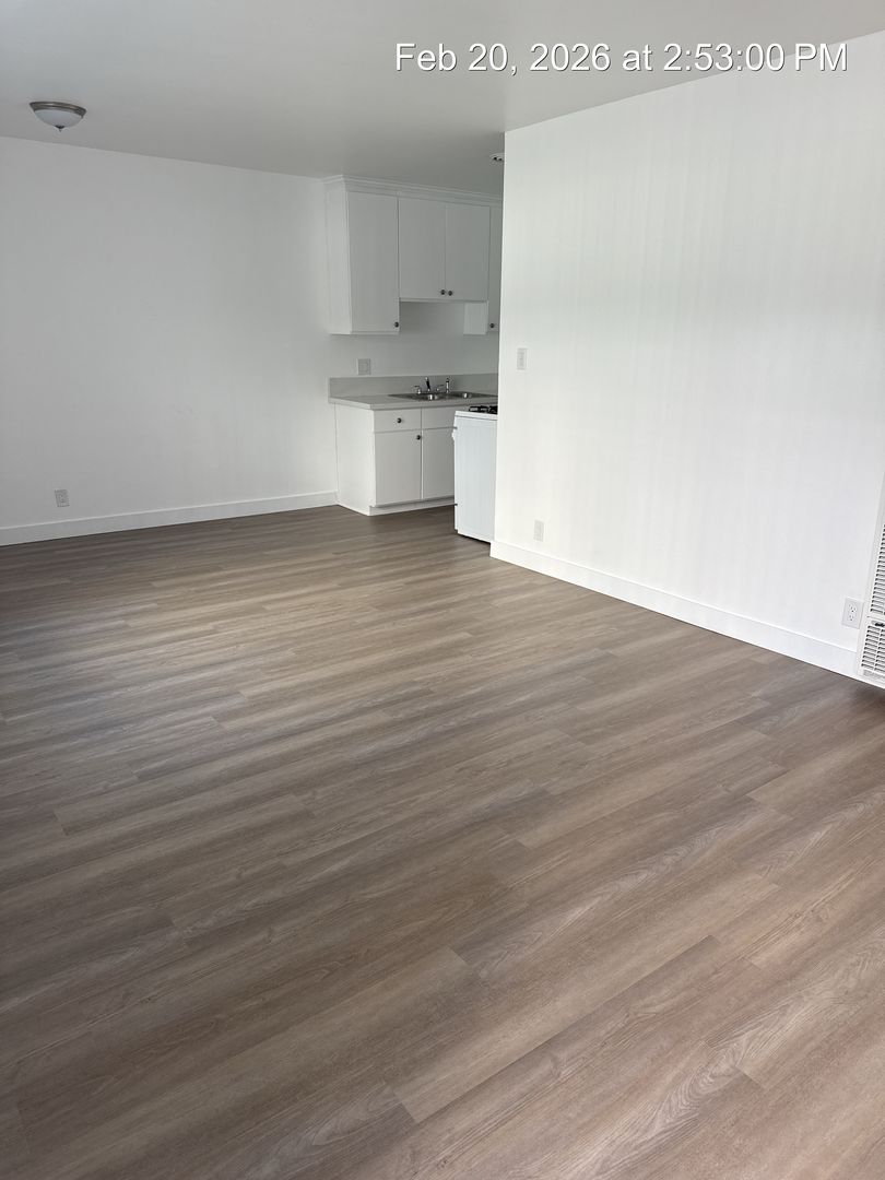 Los Angeles Apartment: 3321 Canfield Avenue