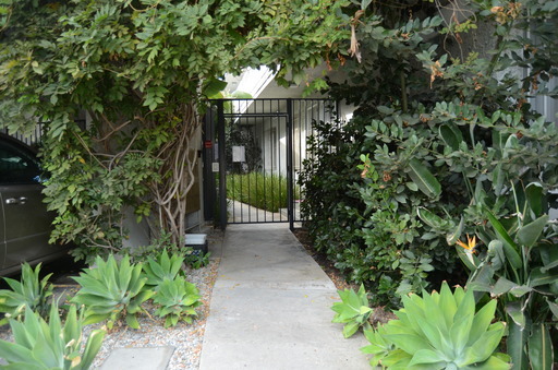 Los Angeles Apartment: 3321 Canfield Avenue