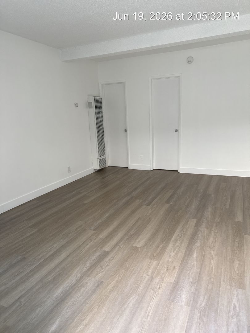 Los Angeles Apartment: 3321 Canfield Avenue