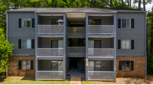 LIMITED TIME SPECIAL!!! ONE MONTH FREE RENT WHEN SIGNING 13 MONTH LEASE TERM ~ Pine Knoll Apartments ~ 1 Bd/1Bath ~ FREE H20 & HIGH SPEED WIRELESS INTERNET! – photo 1