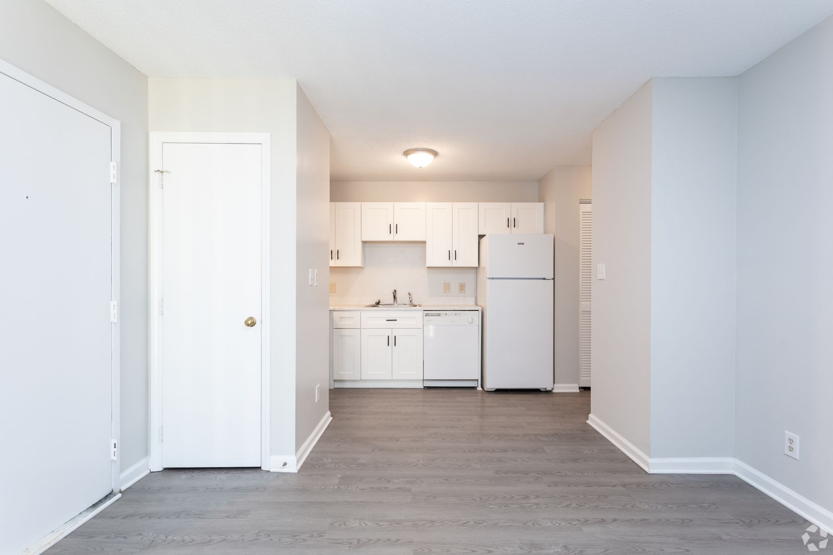 Pine Knoll Apartments 6 of 8