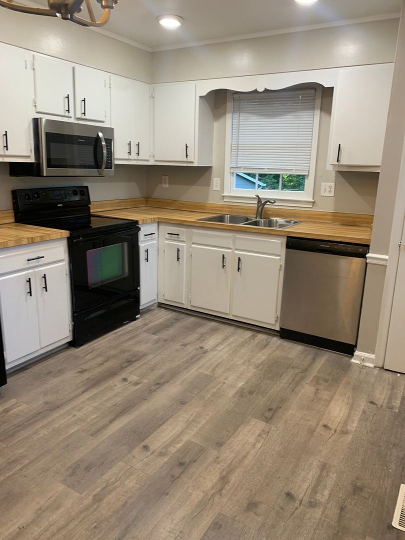 Raleigh House: 7805 Hemlock Court