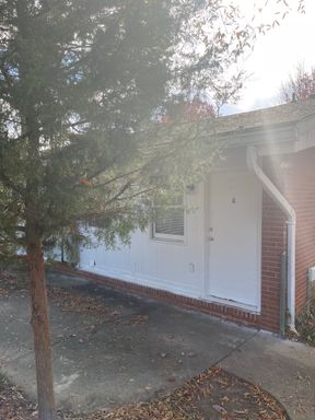 Ranch Style Apartment - 1 Bdrm/1 Bath corner of Western Blvd & Chaney Rd. – photo 1