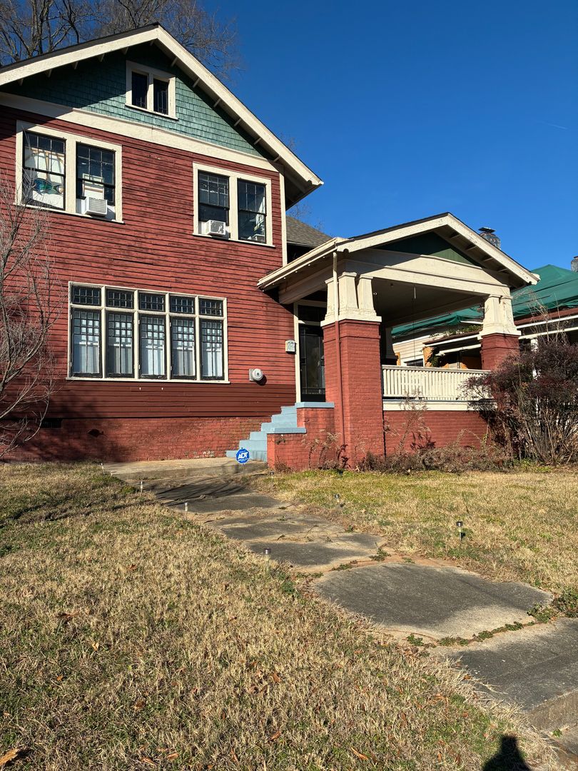 Raleigh Apartment: 600 Devereux Street & 801 Glenwood Avenue