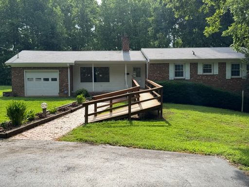 Landmark Living on The Avenue – 2 Private Acres on the Outskirts of Apex! – photo 1