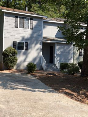 REMODELED 2 BEDROOM TOWNHOME WITH NEW FLOORING, NEW APPLIANCES AND BATHROOM UPGRADES – photo 1