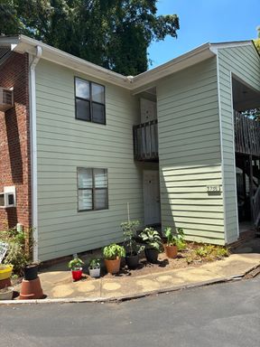 2 bedroom / 2 bathroom ~ 3708-B Lexington Ave ~ 2nd Floor Quadraplex – photo 1