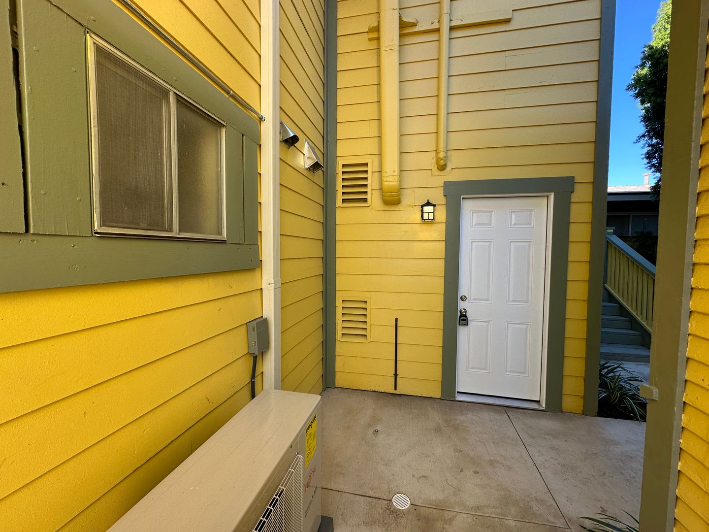 Orange Apartment: 678 North Shaffer St.