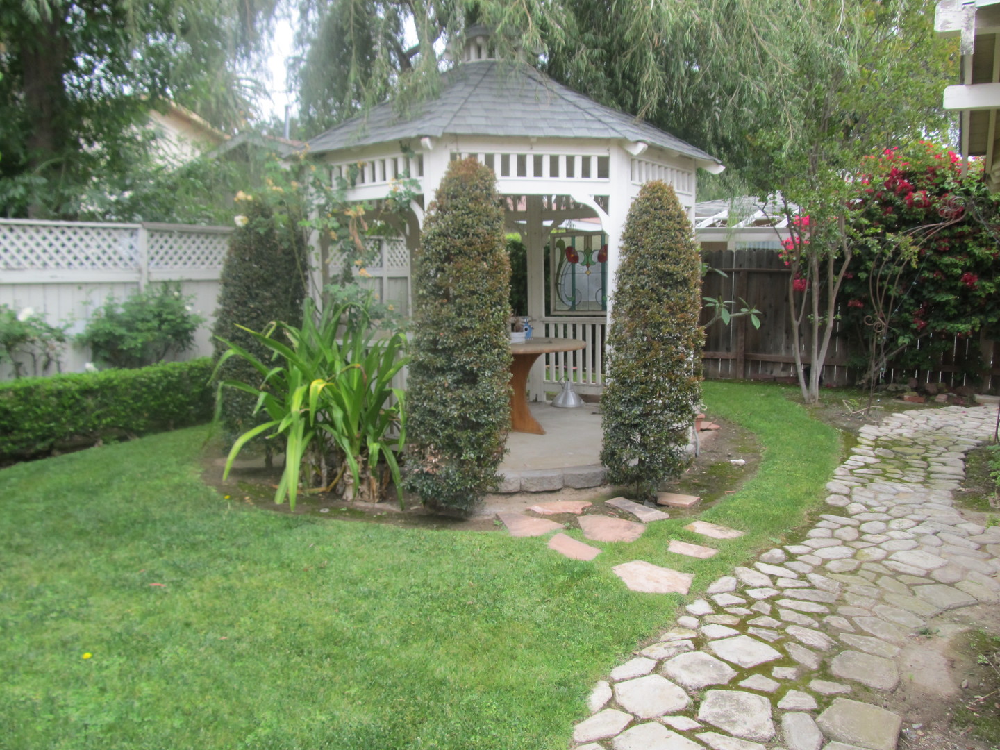 Orange Apartment: 317 N. Cleveland St.  #A-B