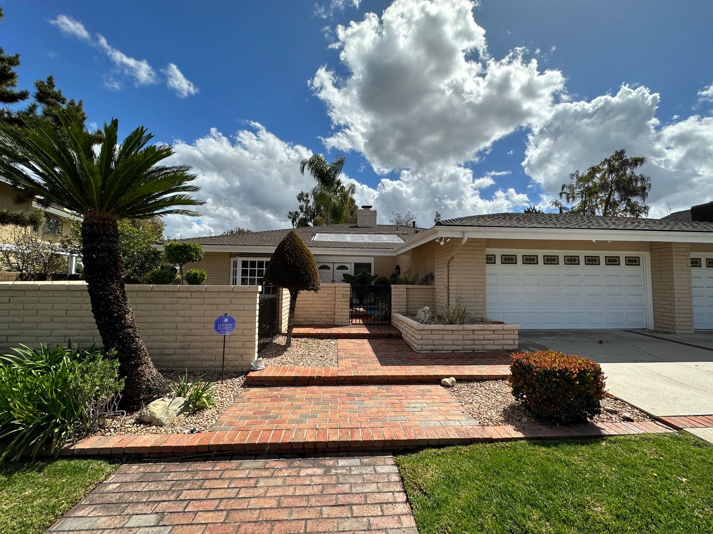Fullerton House: 1930 Alto Lane