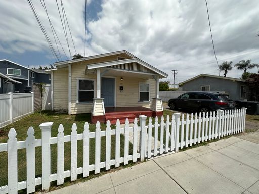 Charming 2 Bedroom 2 bath in Orange with Garage Parking – photo 1