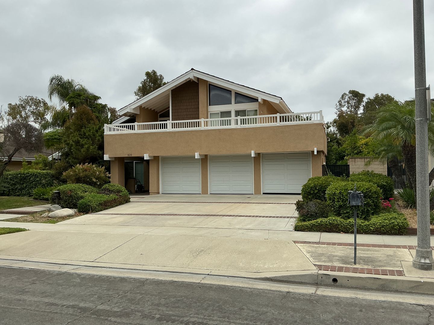 Fullerton House: 1920 Alto Lane