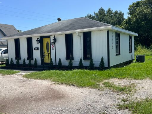 Cute bungalow for you business – photo 1