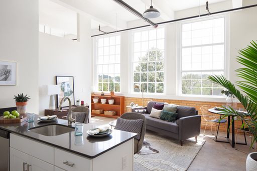 1 Bed/1 Bath - Half Off First Full Month's Rent!! – photo 1