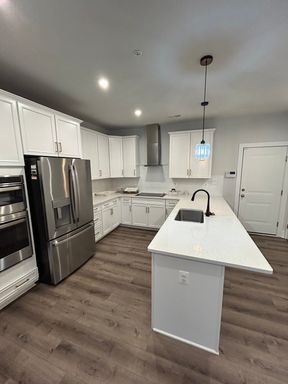MOVE IN READY 2BEDROOM TOWNHOUSE