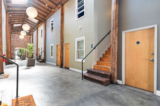 Charming 1 Bedroom in Historical Petersburg – photo 1
