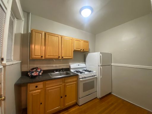 Large 1 Bed 2 Bath Apartment with Large Balcony on Monument Avenue! – photo 1