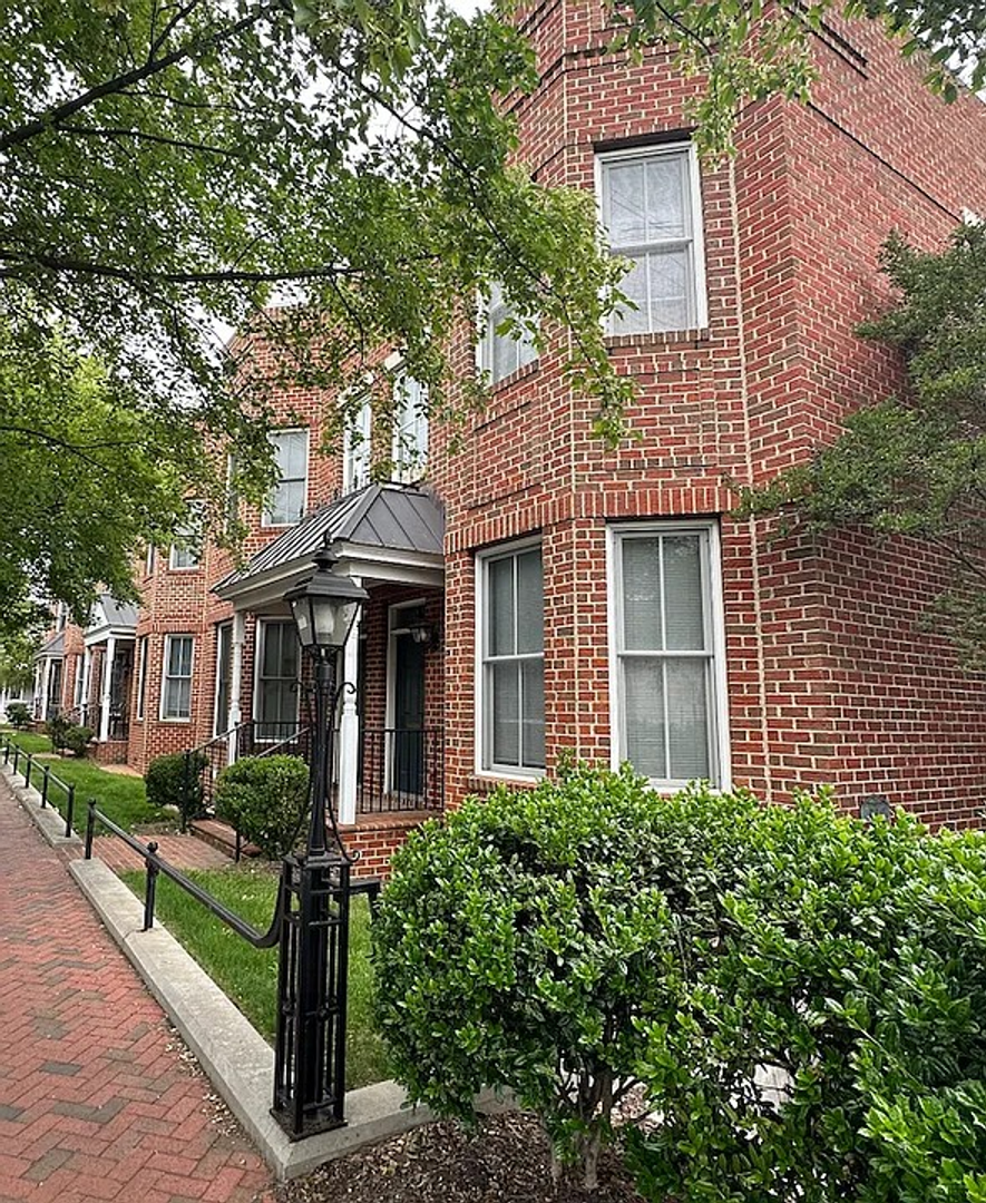 Richmond Townhome: 1424 W Cary St