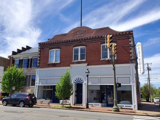 Huge Historic 2 Bedroom Next to Patrick Henry Park – photo 1