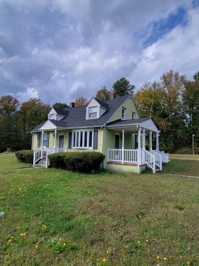 Spacious 5 Bedroom Home in Ashland, VA