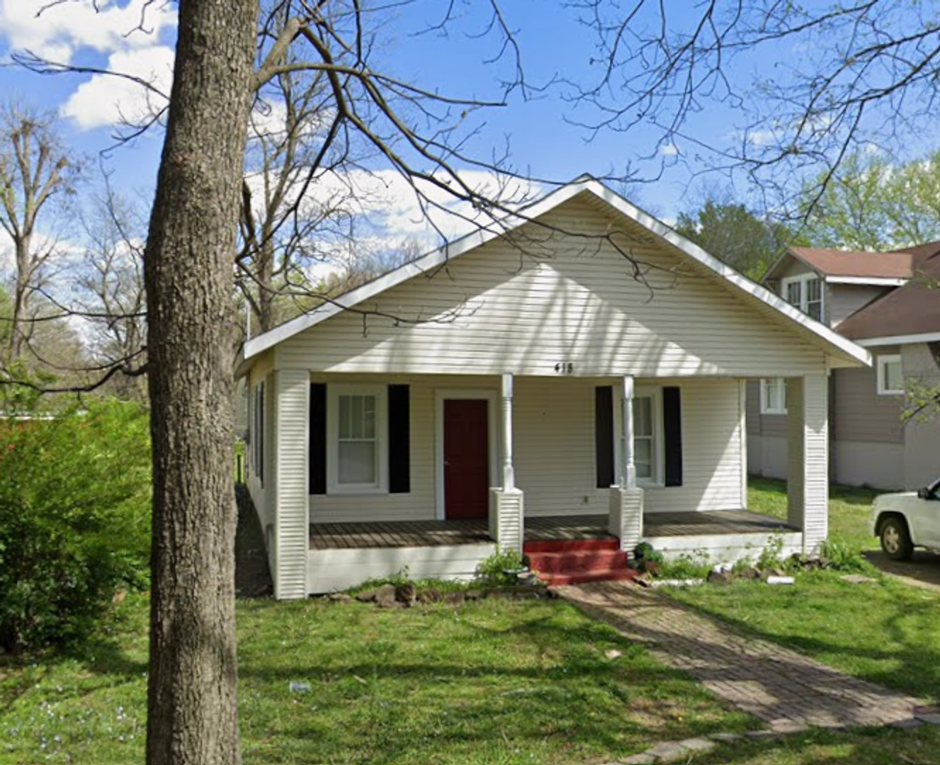 Newport House: 418 Newport Ave